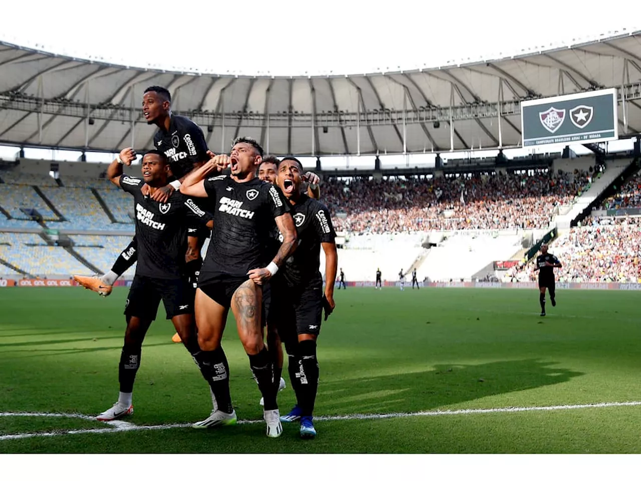 Torcedores do Botafogo 'abraçam' a matemática na corrida pelo título do Brasileirão; veja gráficos