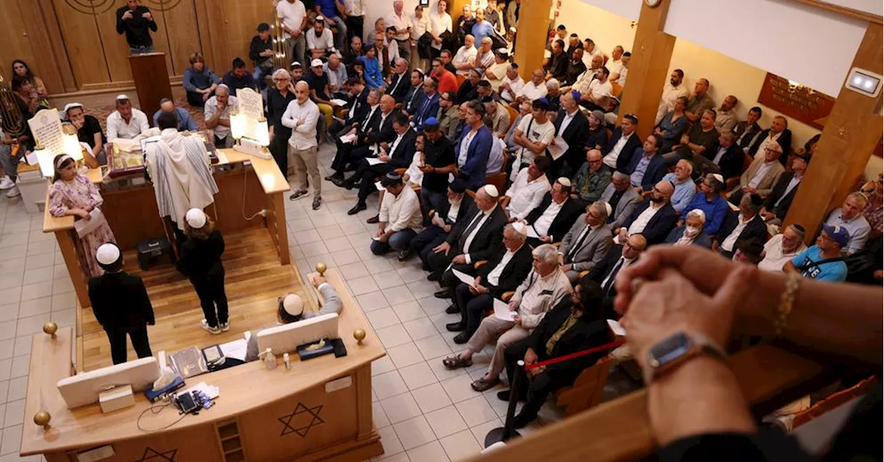 Hommage aux victimes israéliennes à la synagogue d'Aix : 'Ce samedi est le jour le plus sombre depuis la Sh...