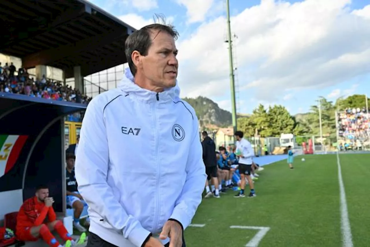 Rudi Garcia, l'entraîneur de Naples, sous la surveillance de son président Aurelio De Laurentiis