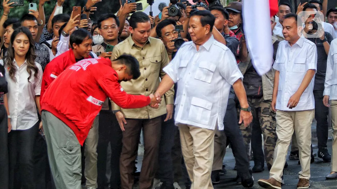 Sambangi Kertanegara, Kaesang Pangarep Cium Tangan Prabowo Subianto