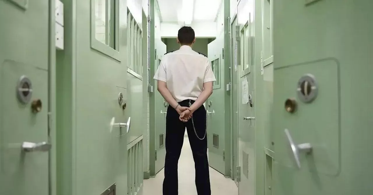 Judges 'told not to jail rapists and burglars as prisons are full'