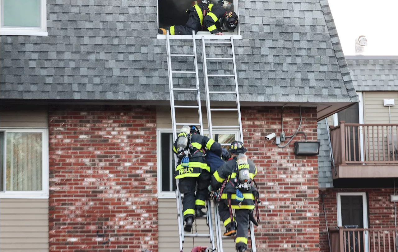 2 people taken to hospital after fire breaks out at Cambridge apartment complex