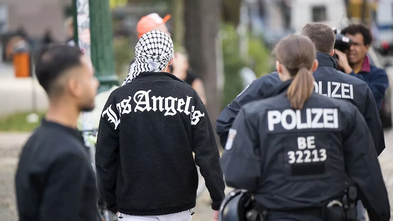 Berlin & Brandenburg: Trotz Demo-Verbot versammelt: Mehr als 130 Festnahmen