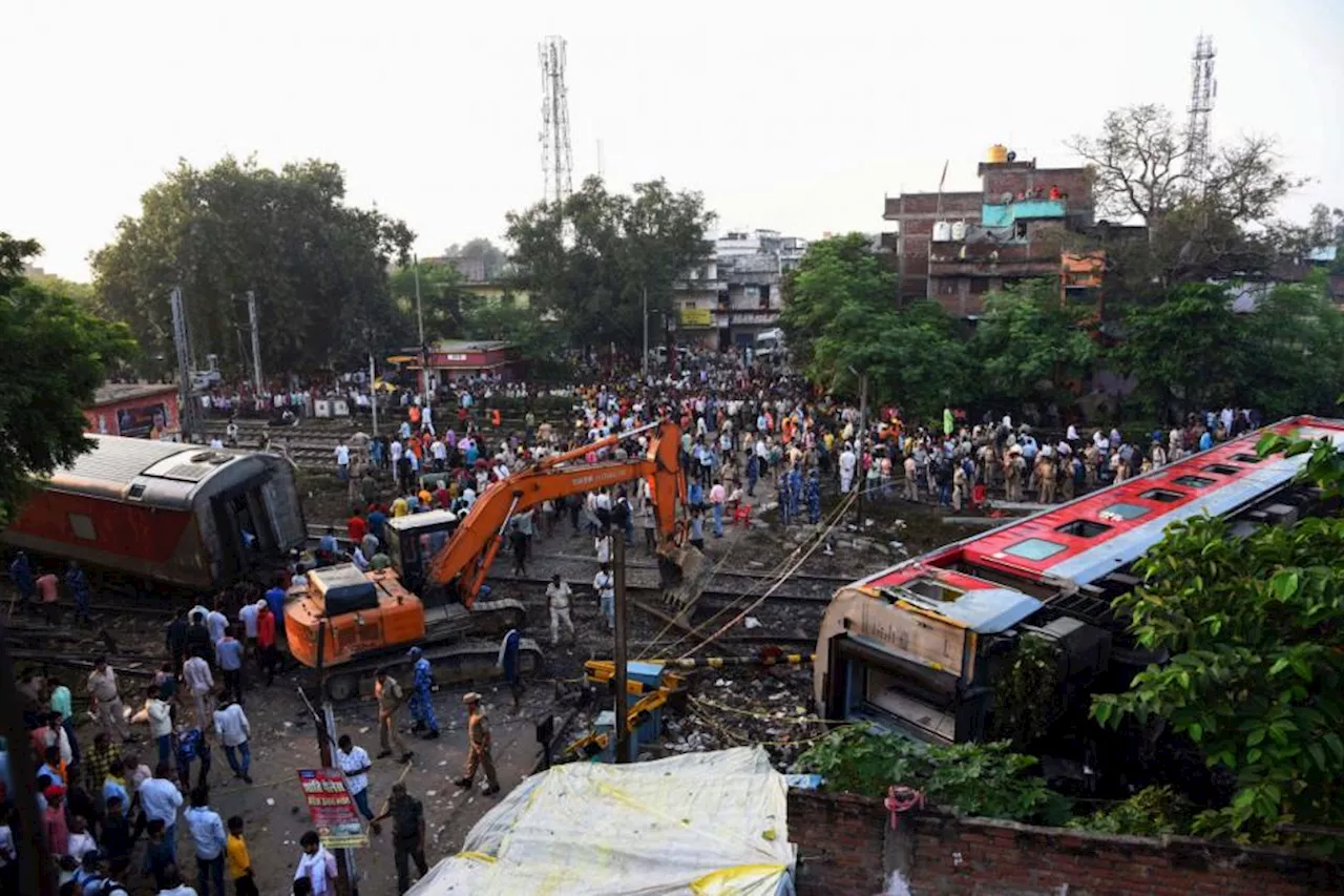 Four killed and dozens injured as passenger train derails in eastern India