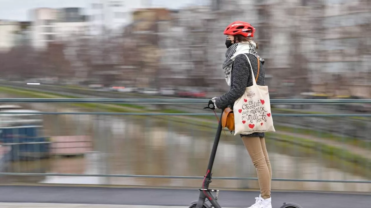 Bordeaux : « accrochage » entre la voiture du maire et une étudiante à trottinette qui porte plainte