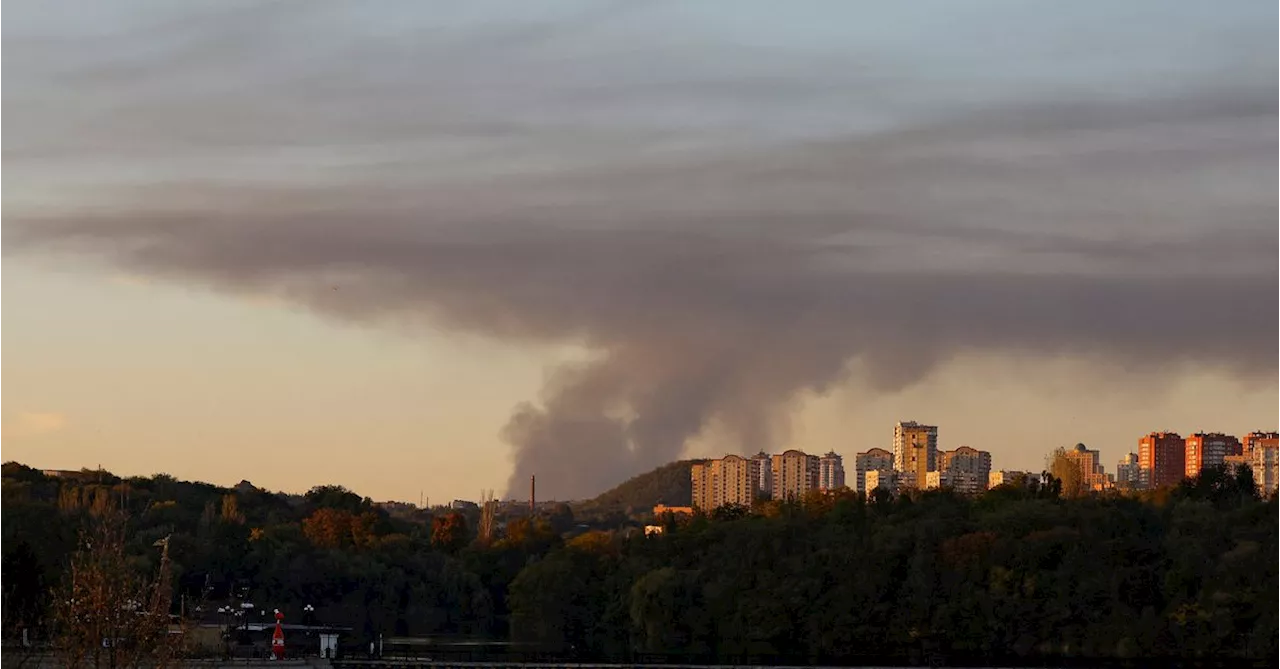 Ukrainian troops 'holding ground' in eastern town of Avdiivka