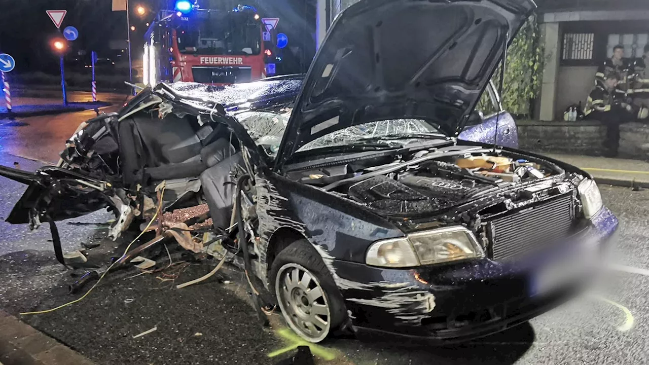 Vermutlich Betrunkener baut Unfall in Essen – zwei Schwerverletzte