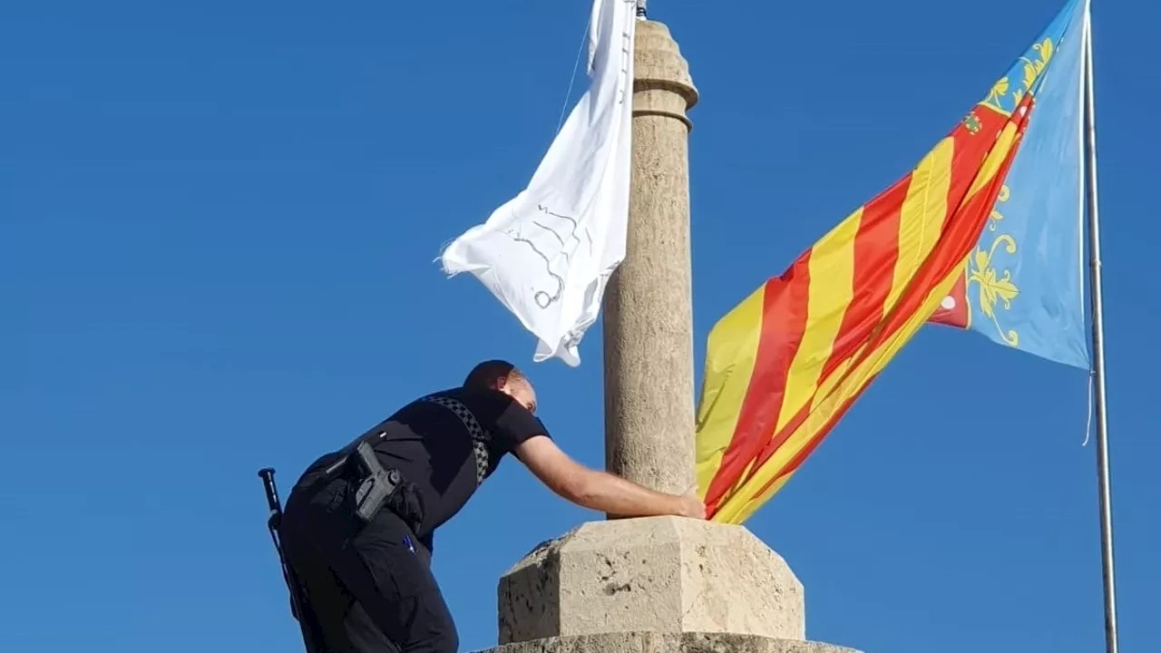 Retiran una bandera con versículos del Corán de las Torres de Serrano en Valencia