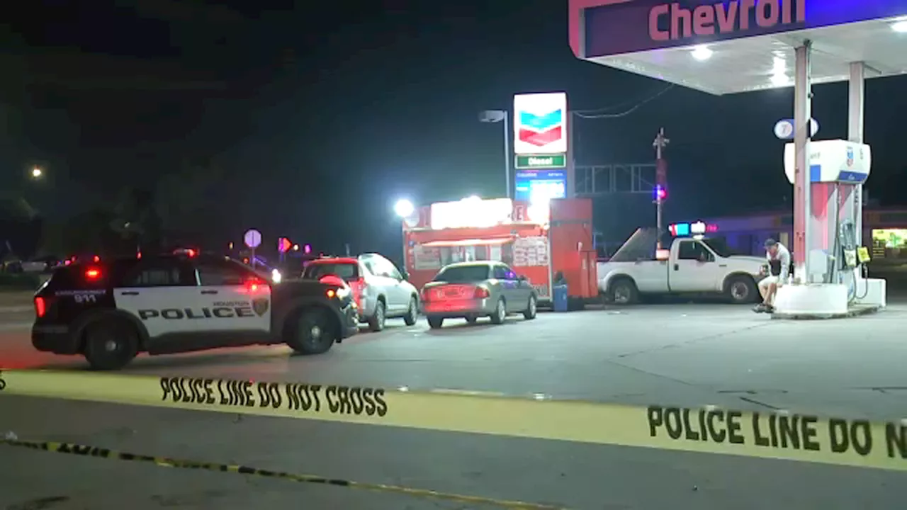 Taco truck employee shot and killed during suspected robbery in southeast Houston, police say