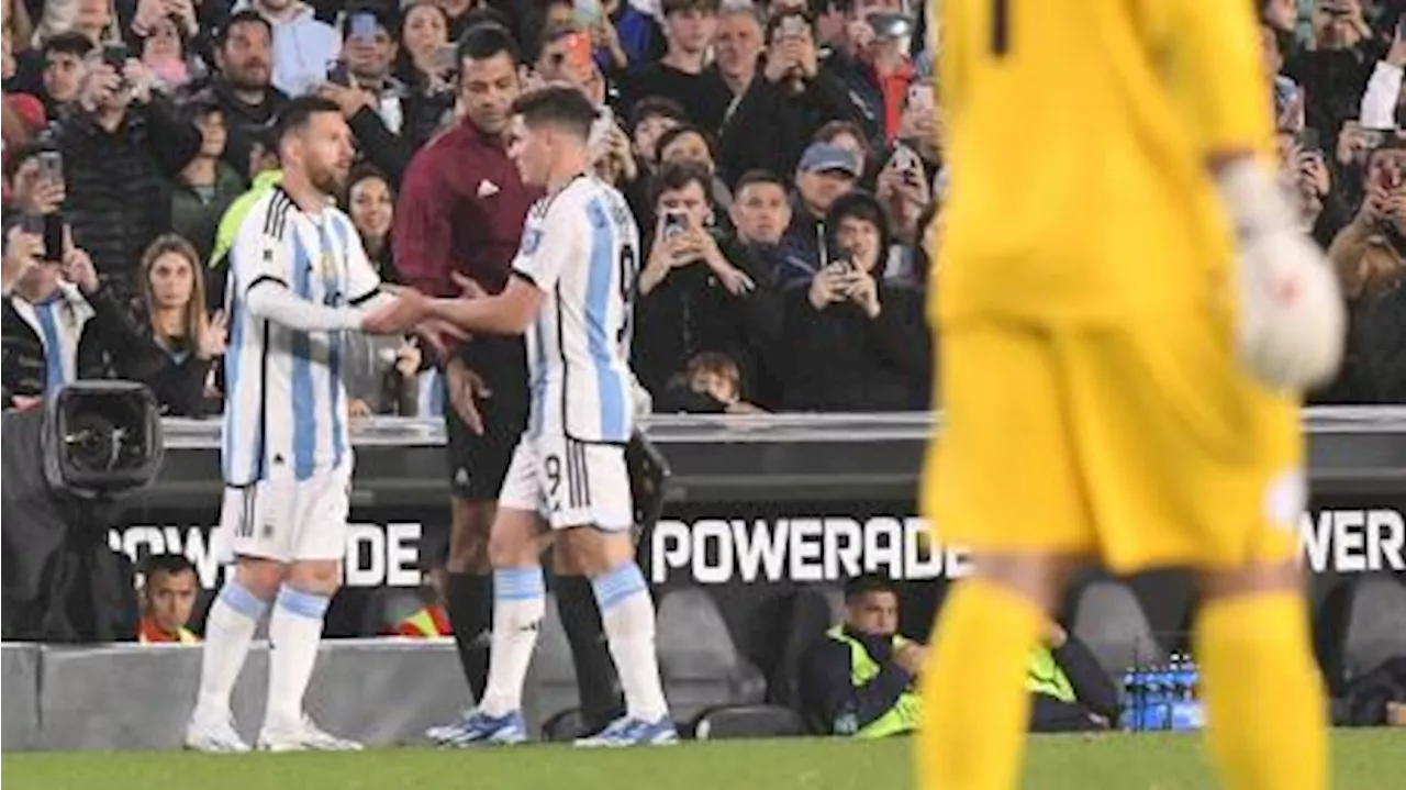 Con Messi bajo la lupa, Argentina se entrenó de cara al cruce con Perú