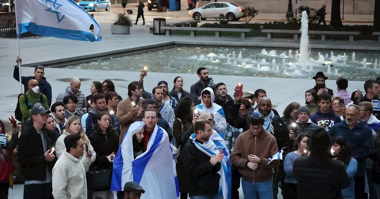 Dozens gather in Chicago to mourn lives lost and condemn violence in Israel, Palestine