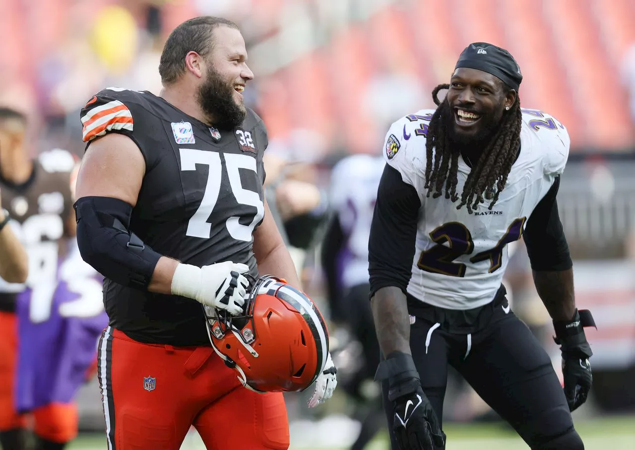 Browns LG Joel Bitonio ruled out for 49ers game after knee scope; David Njoku questionable with burns