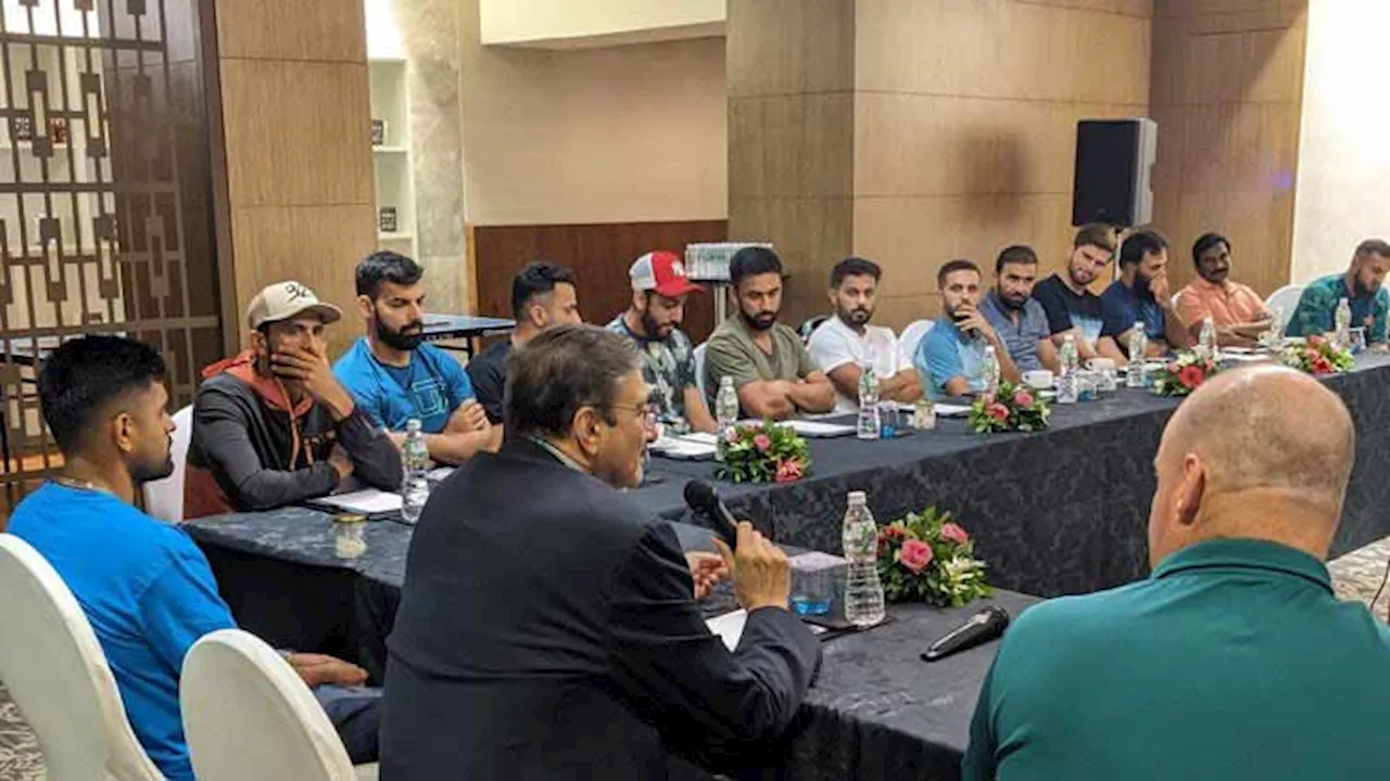 Zaka Ashraf holds pep talk with Babar Azam and Co ahead of India match