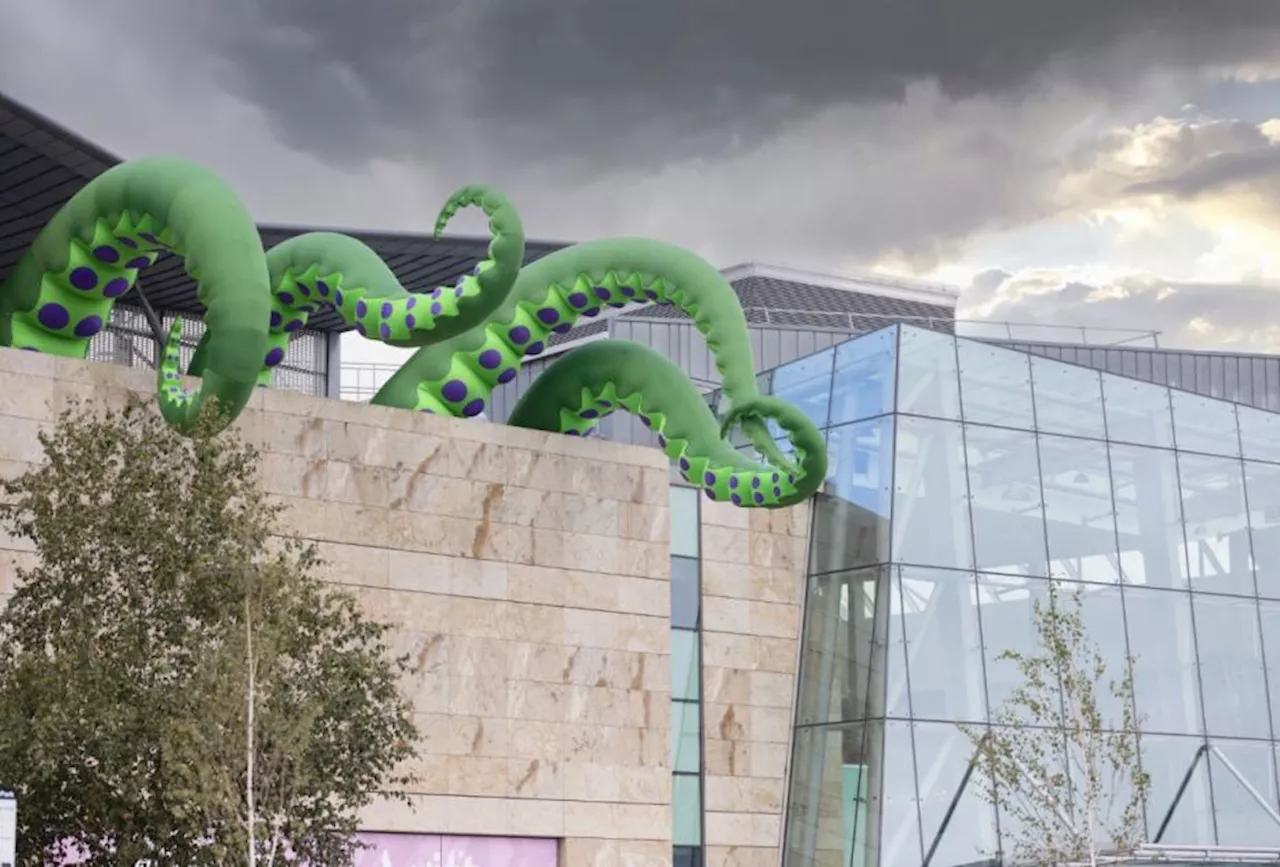 Shoppers 'stunned' after 'tentacles' break out Silverburn's roof