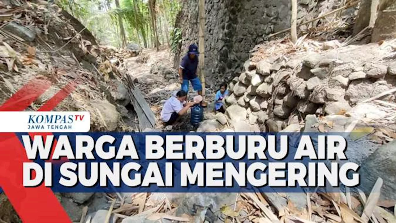 Warga Kulon Progo Berburu Air di Sungai Mengering