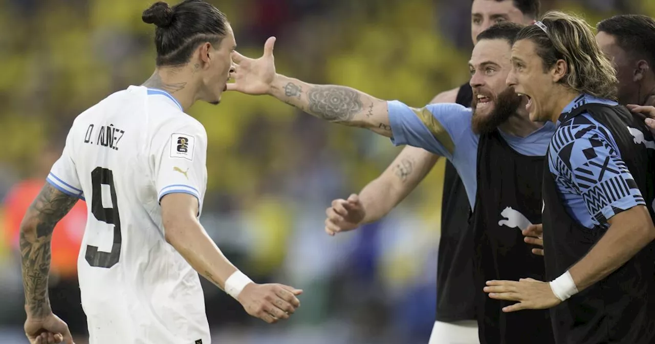 Uruguay rescata empate ante Colombia en el descuento