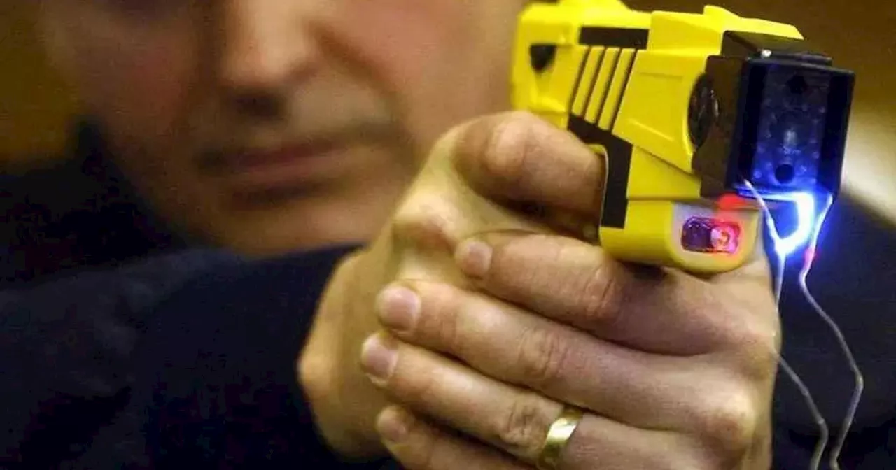 Amenazaba con autolesionarse y fue reducido con una pistola Taser en Buenos Aires