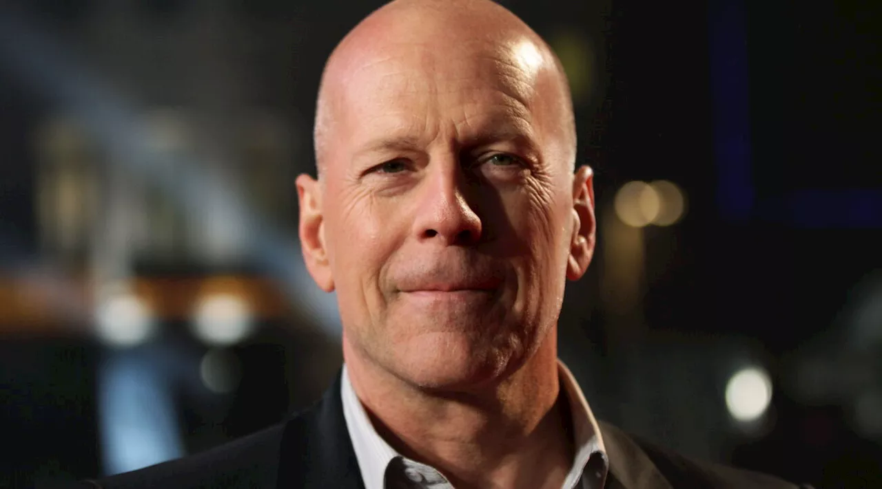 Bruce Willis peggiora, scopri cosa ha raccontato l'amico regista