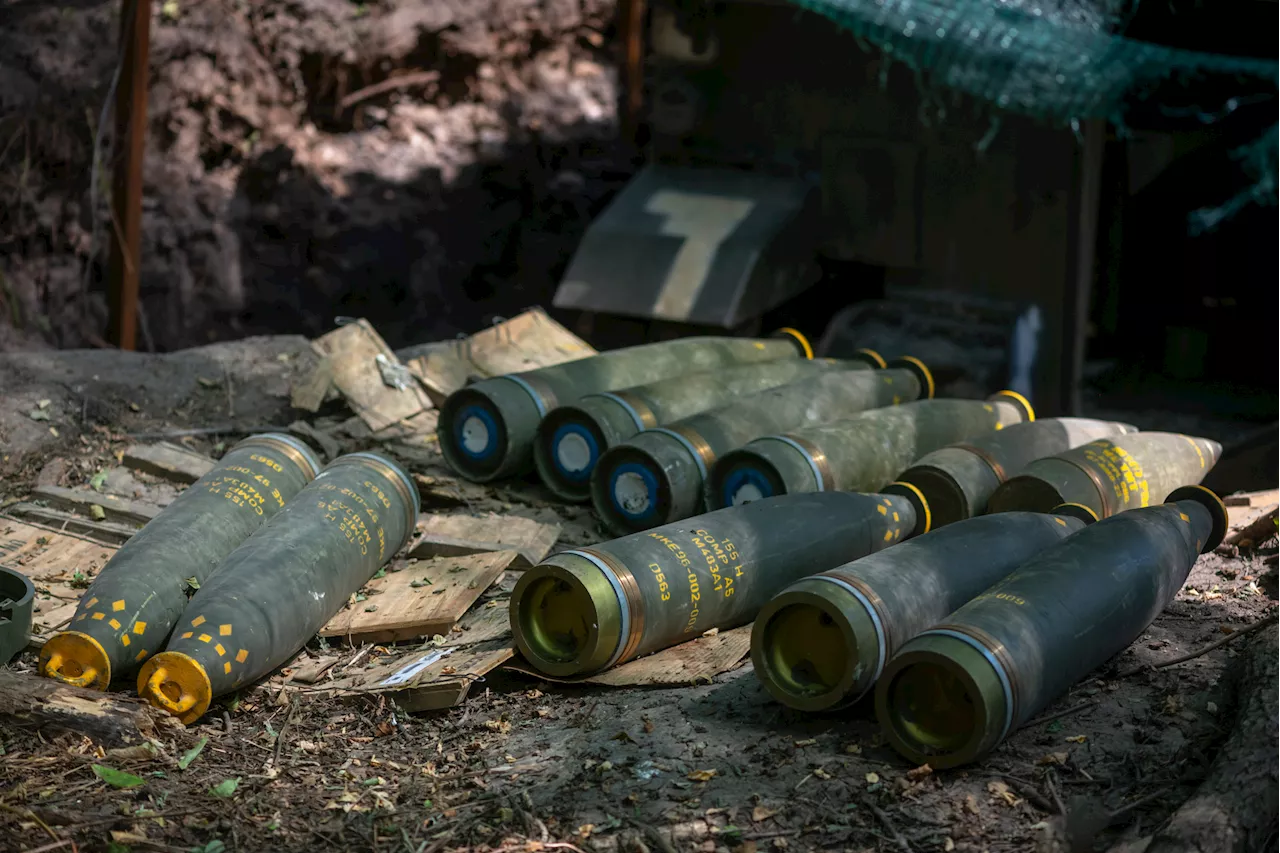 Video Shows Russian Infantry Obliterated by Ukrainian Artillery Strikes