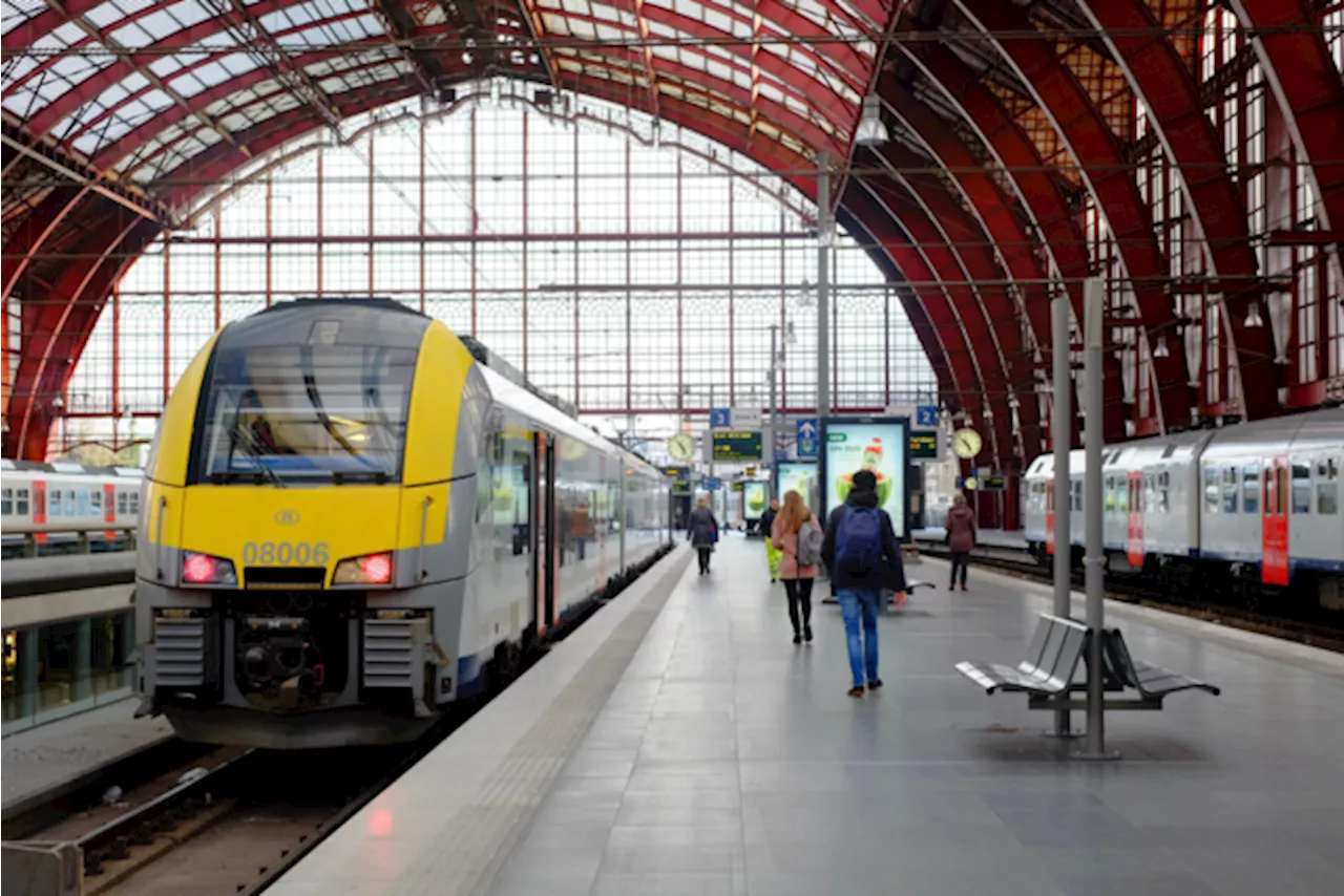 Stationsgebouw Antwerpen-Centraal wordt ontruimd vanwege verdacht pakket