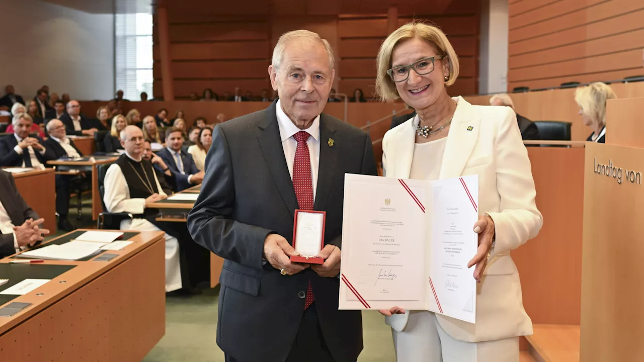 Otto Bauer und Georg Zwickl bekamen Ehrenzeichen verliehen