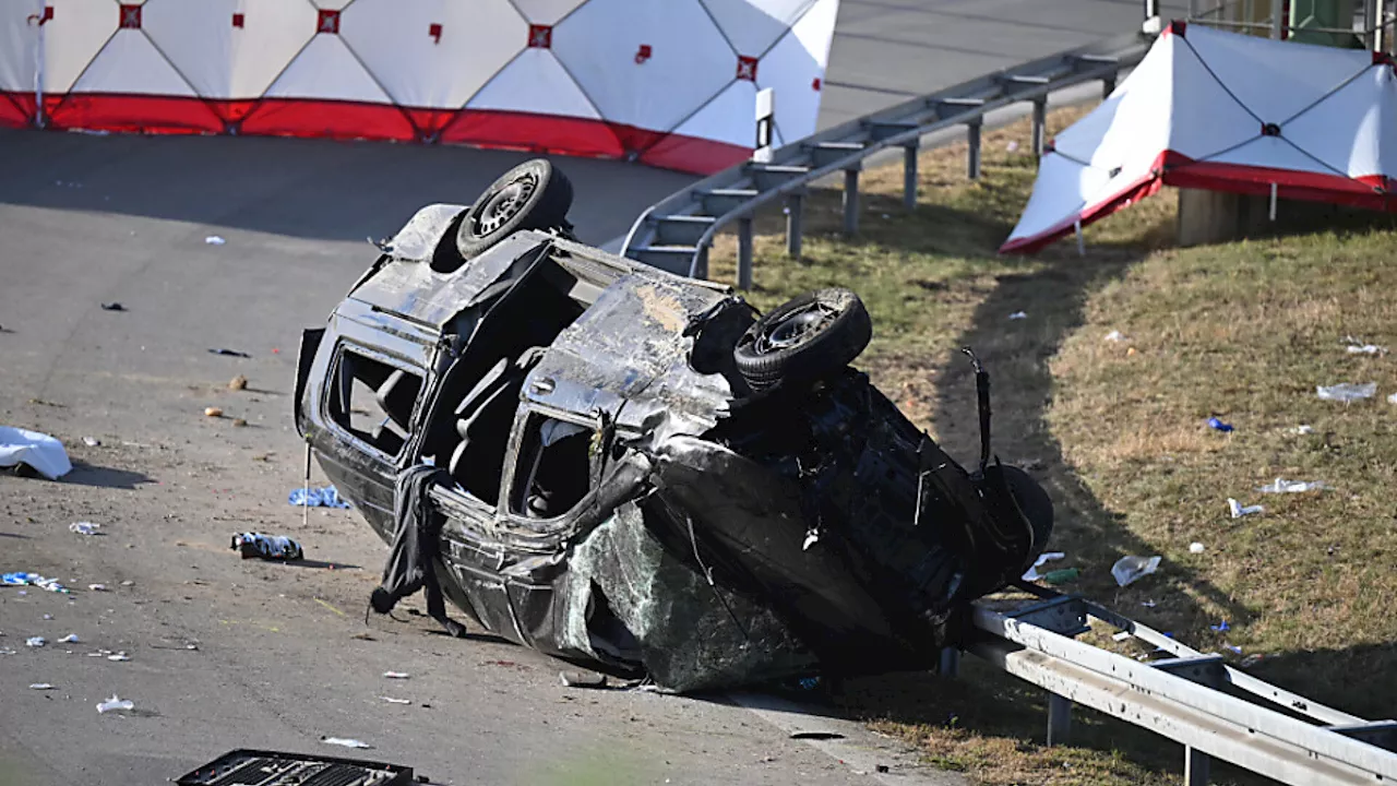 Sieben Tote bei Unfall mit Schlepperfahrzeug in Bayern