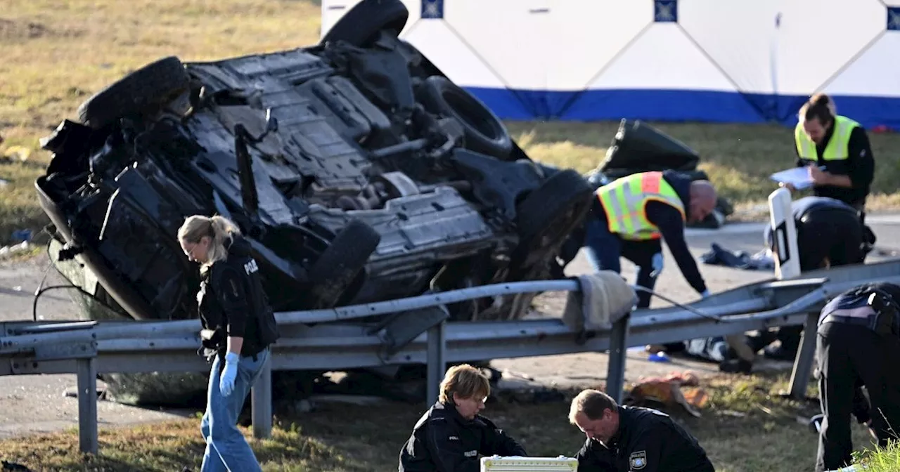 Kind unter sieben Toten bei Unfall in Bayern - Polizei vermutet Schleuserfahrzeug