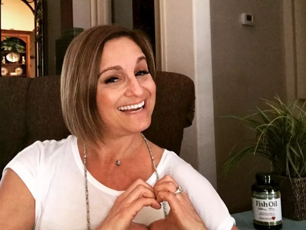 Mary Lou Retton Has Pneumonia. Here's What To Know About The Illness ...