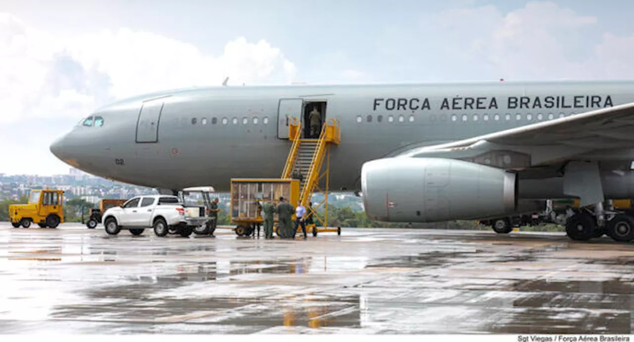 Terceiro avião da FAB chega ao Brasil com 69 pessoas resgatadas em Israel