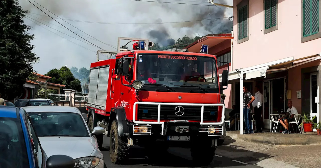 Incêndio no Porto Moniz perdeu intensidade, mas 'não está completamente controlado'