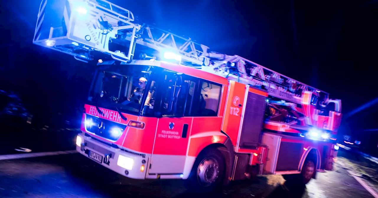 Feuwehr und Polizei in Saarlouis: Wohnhaus-Brand in der Nacht, Kripo ermittelt