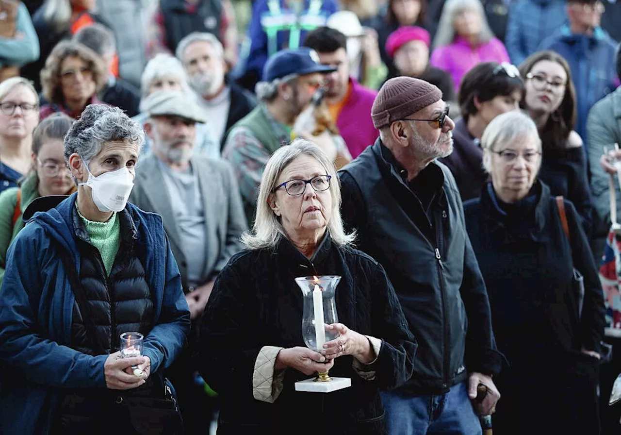 In Victoria, hundreds rally for war victims