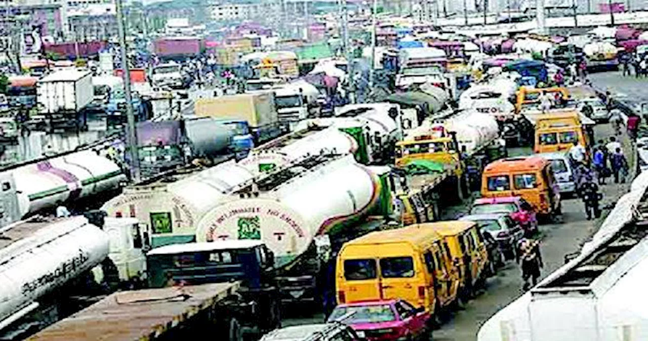 Apapa gridlock: Lagos govt evacuates abandoned trucks