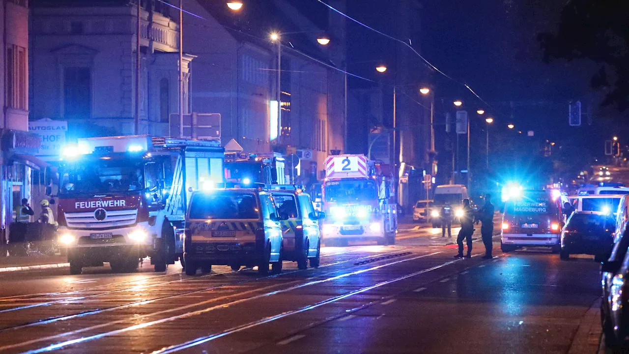 Magdeburg: Zwei brennende Fahrzeuge stoppen Party in „Halber 85“