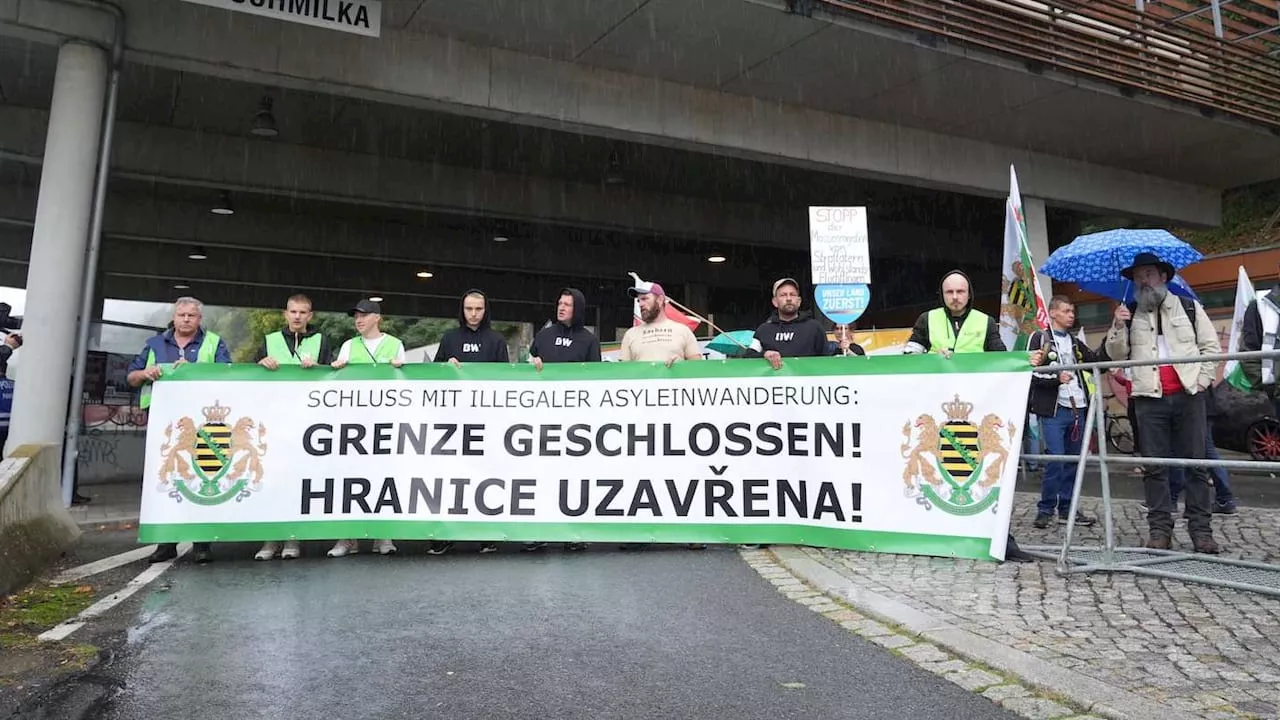 Polizei: Rechtsextreme Kleinstpartei „Freie Sachsen“ blockiert Grenze