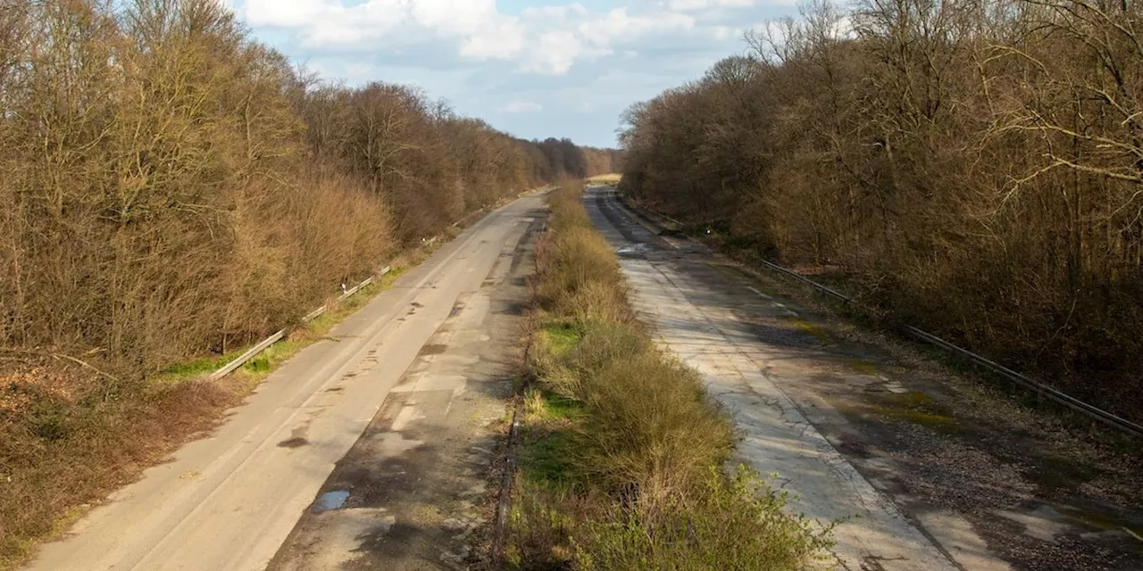 Sie vergammelt mitten in Deutschland : Kennen Sie diese Geister-Autobahn?