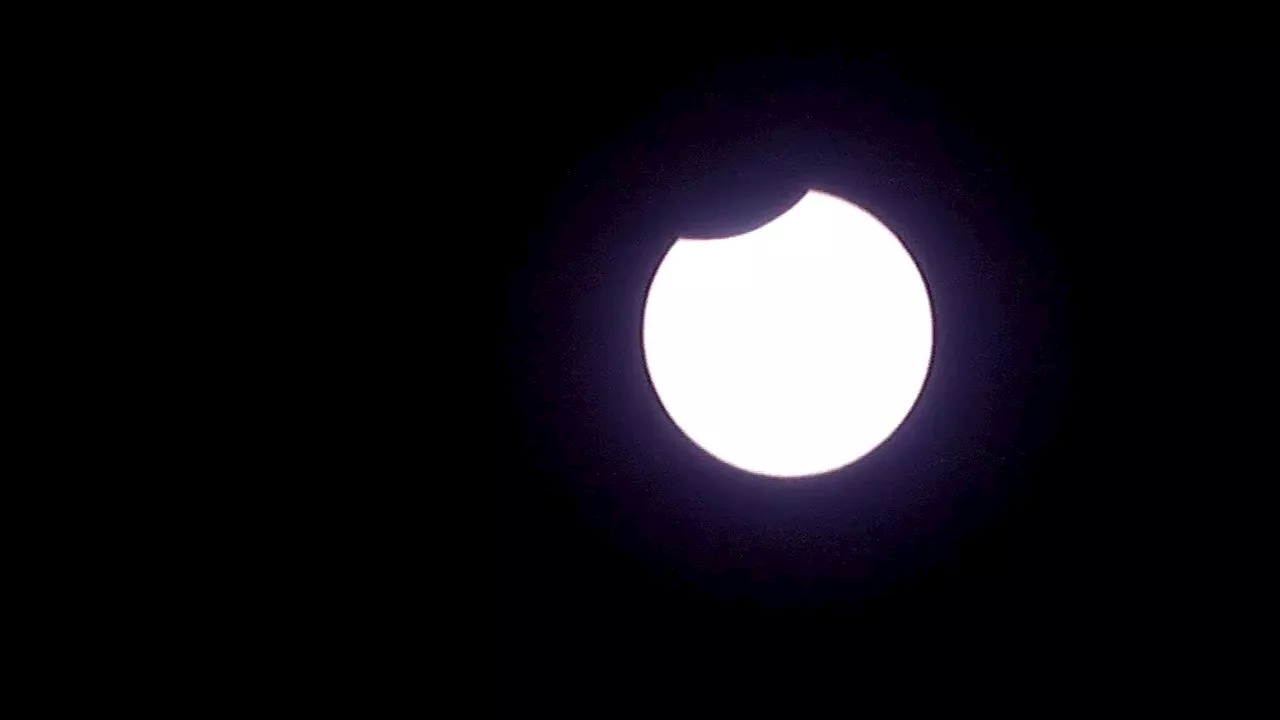 Cámara con Filtro Hipergamma de NMas Capta Eclipse Solar Anular 2023