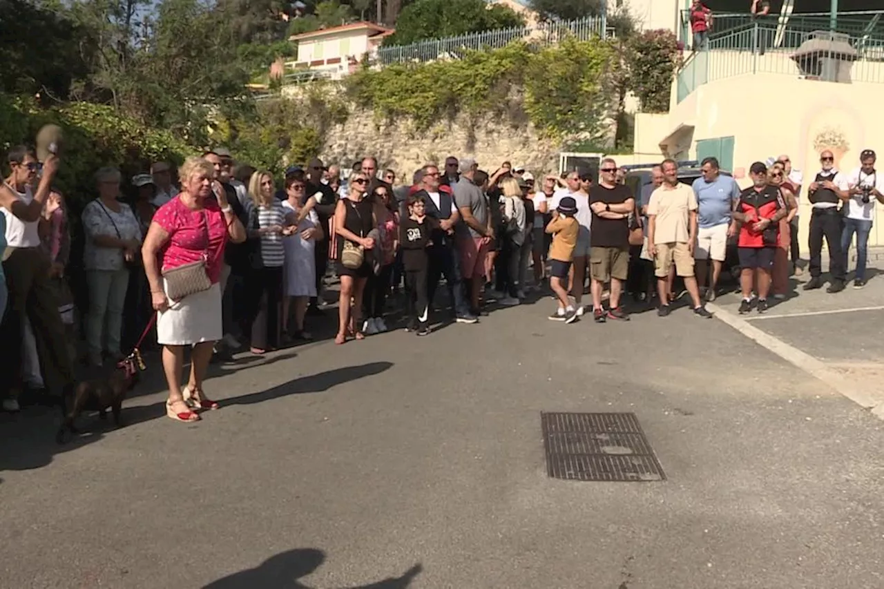 Menton: 150 personnes défilent dans le calme contre le projet du centre pour mineurs non-accompagnés.