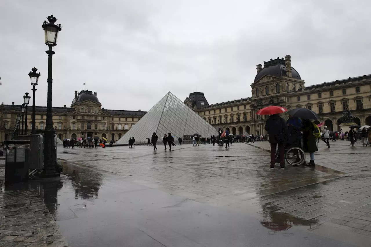 Museu do Louvre é fechado após receber ameaça por escrito