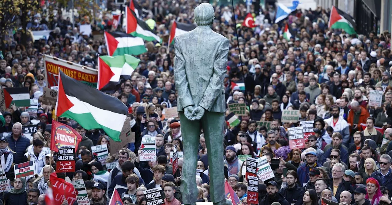 Glasgow crowds gather at Buchanan Street steps in pro-Palestine demonstration