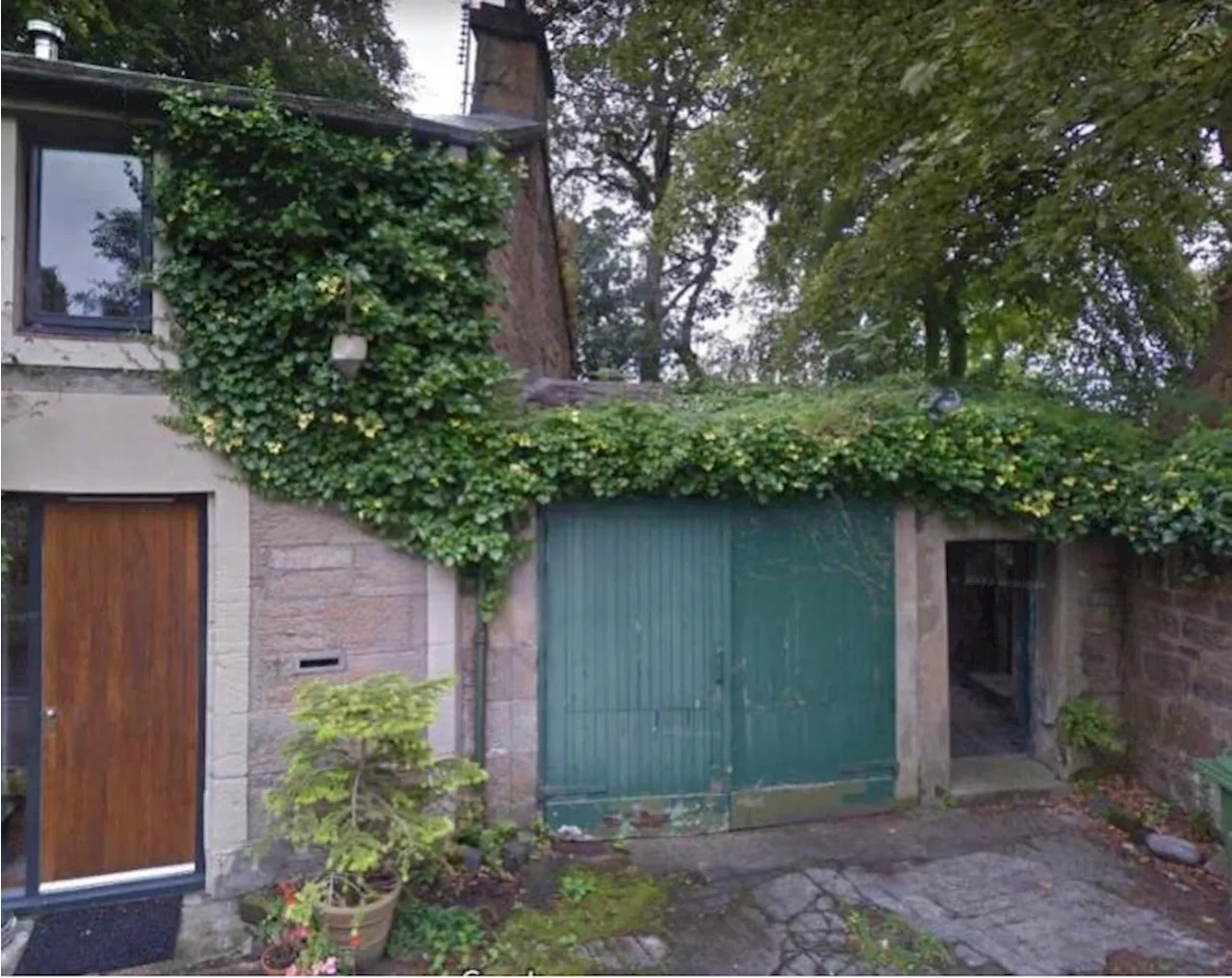 A-listed garage in Glasgow to be converted into home despite concerns