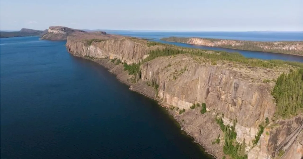 Search and rescue crews look for overdue boaters on Great Slave Lake: Yellowknife RCMP