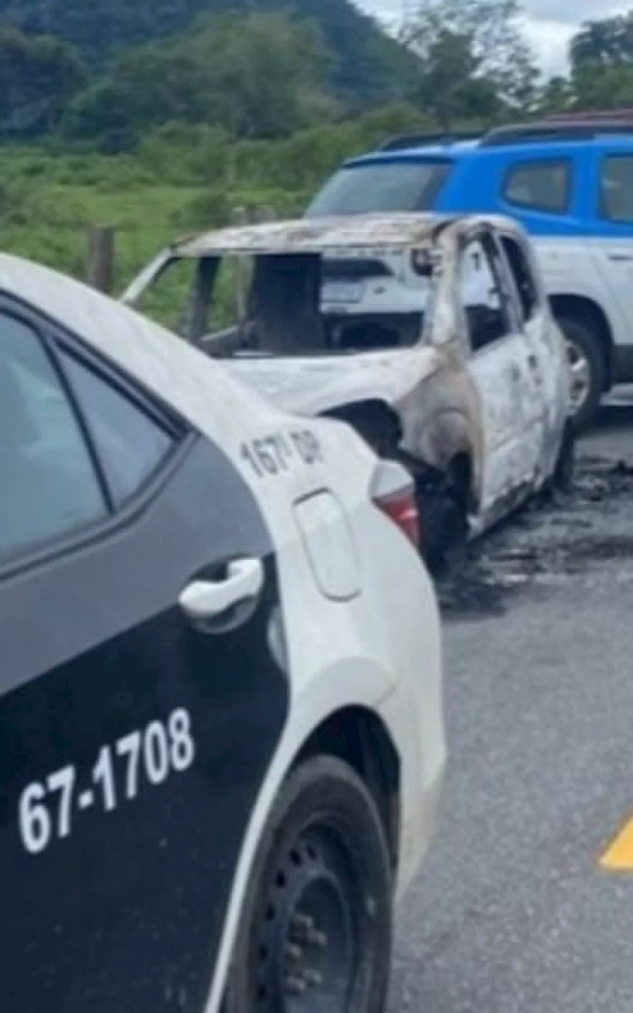 Policia Civil investiga corpo carbonizado encontrado dentro de carro incendiado em Paraty