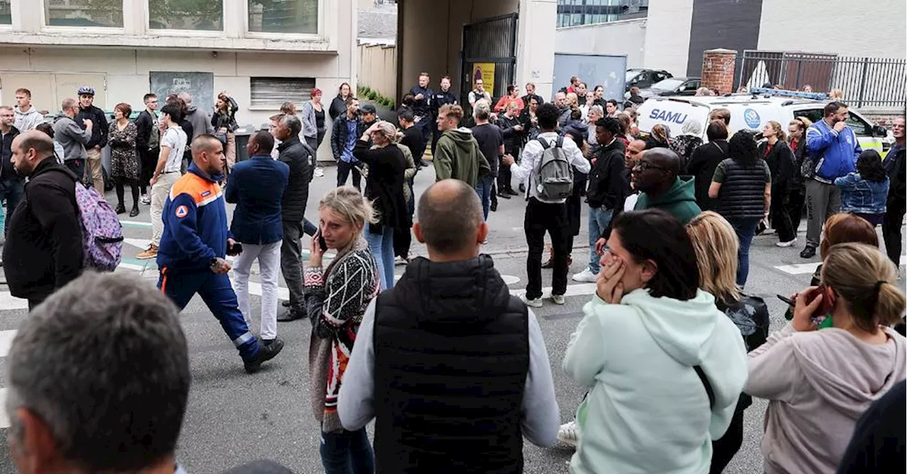 Attaque à Arras : recueillement devant le collège-lycée endeuillé par la mort d'un enseignant