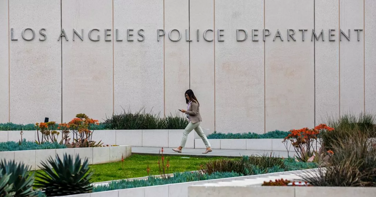 Los Angeles police shoot knife-wielding man downtown, authorities say