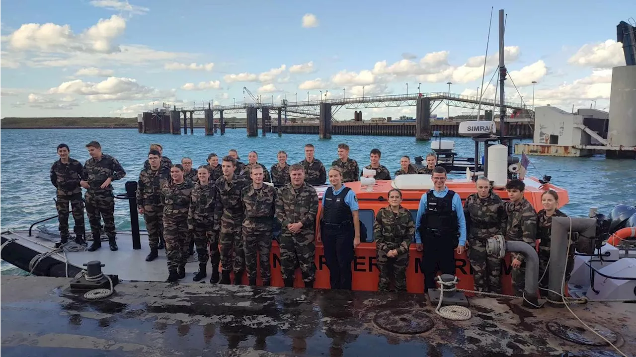 Les cadets du Nord à la découverte des locaux de la gendarmerie maritime à Loon-Plage