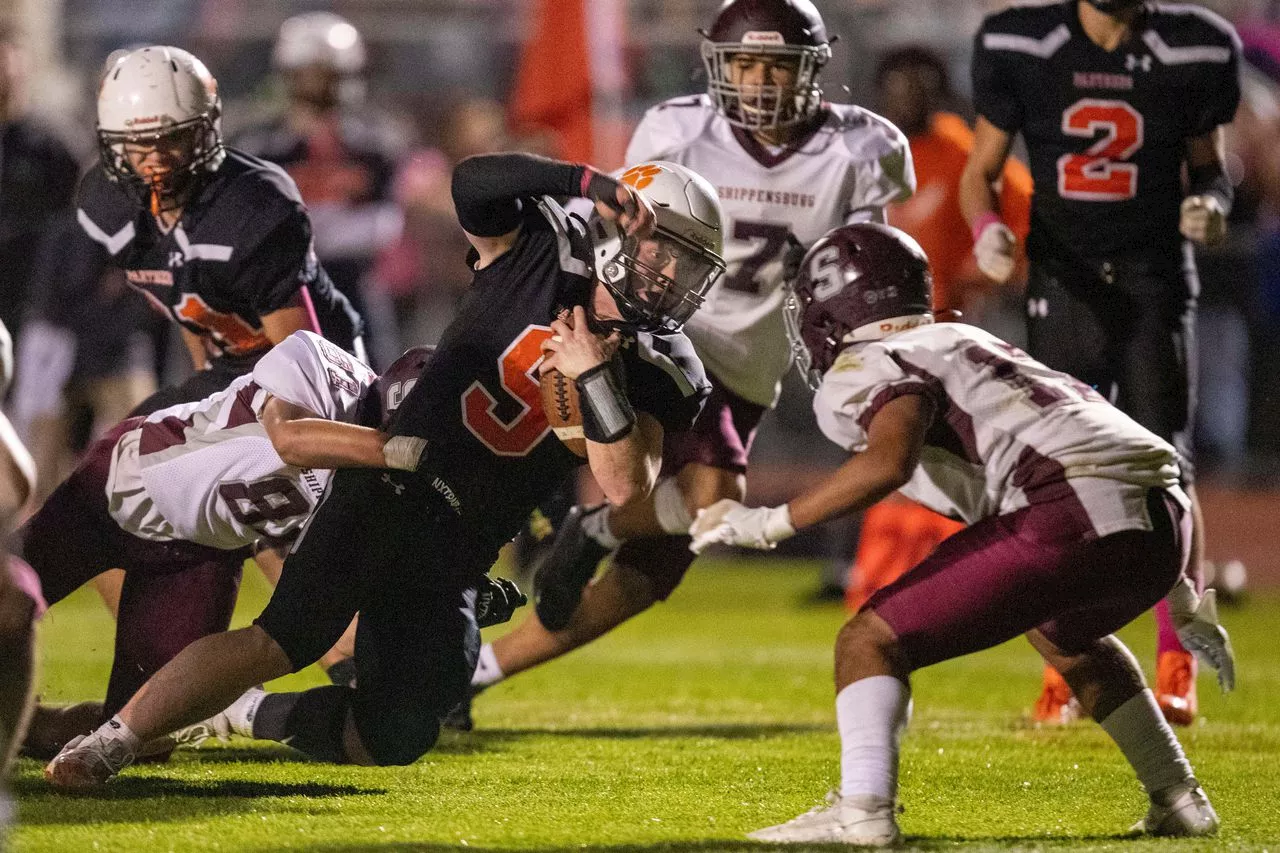 East Pennsboro clicks on all cylinders in a 34-14 Capital Division victory over Shippensburg