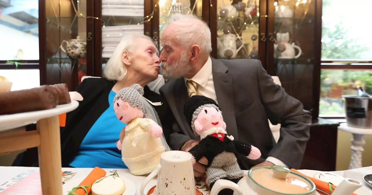 Couple affected by Alzheimer's celebrate vow renewal after 60 years together