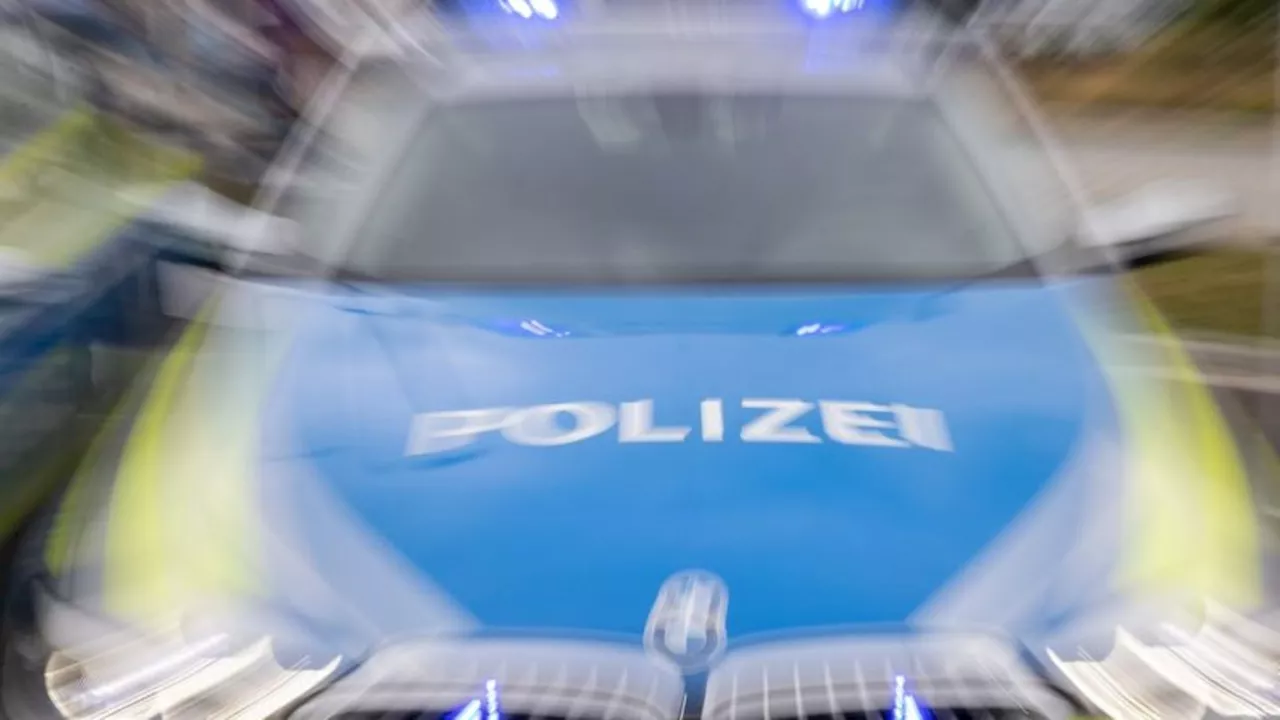 Berlin: Ein Todesopfer bei schwerem Autounfall in Charlottenburg