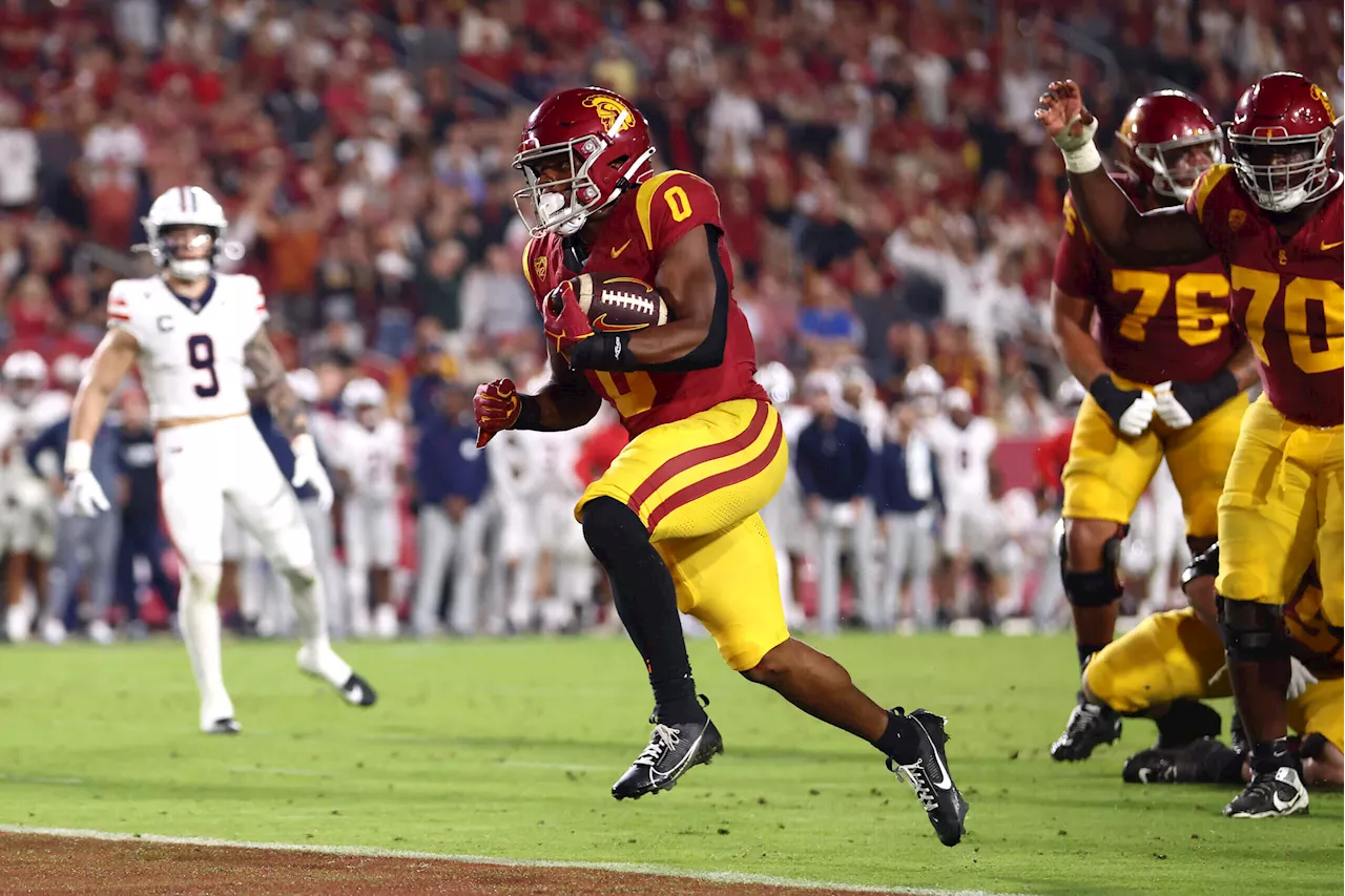 USC at Notre Dame line, prediction, odds: Irish favored to give Trojans first loss